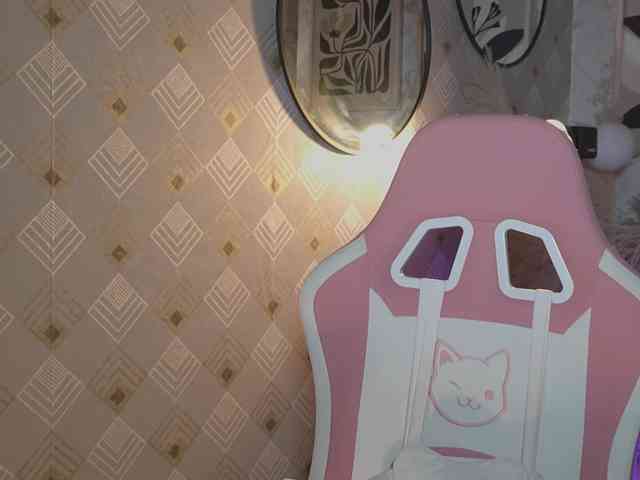 MaddyOwens bongacams live cam model