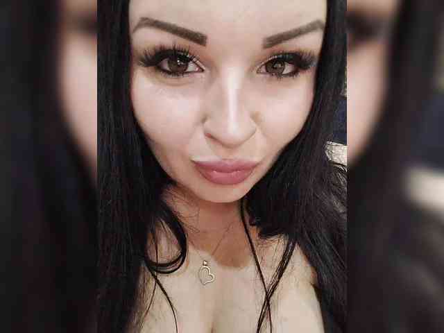 Monica- bongacams live cam model