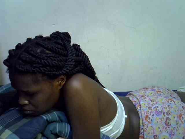 Cute-aliyah bongacams live cam model