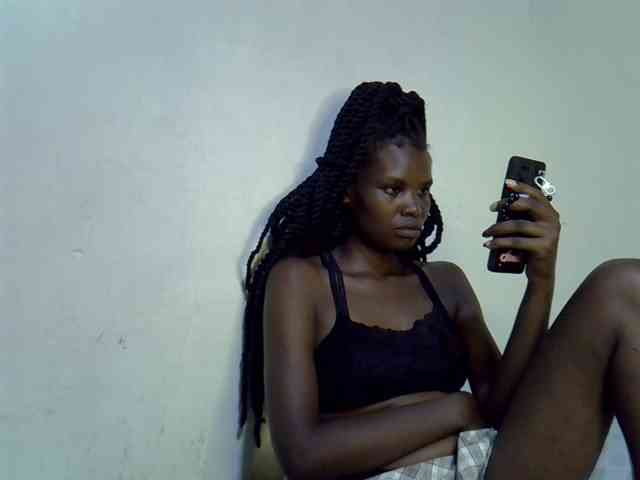 Cute-aliyah bongacams live cam model