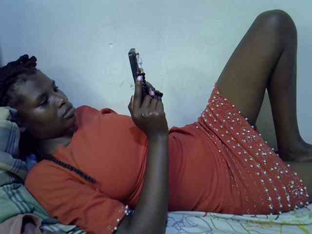 Cute-aliyah bongacams live cam model