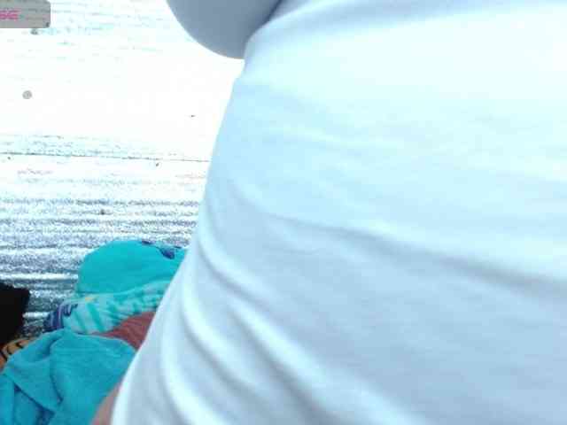emilynessa bongacams live cam model