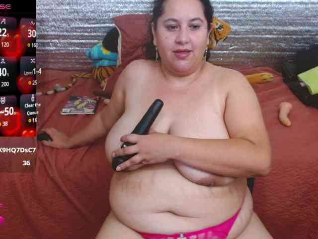 emilynessa bongacams live cam model