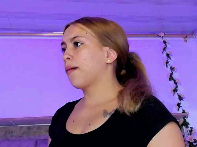 Natasha-Adams bongacams live cam model