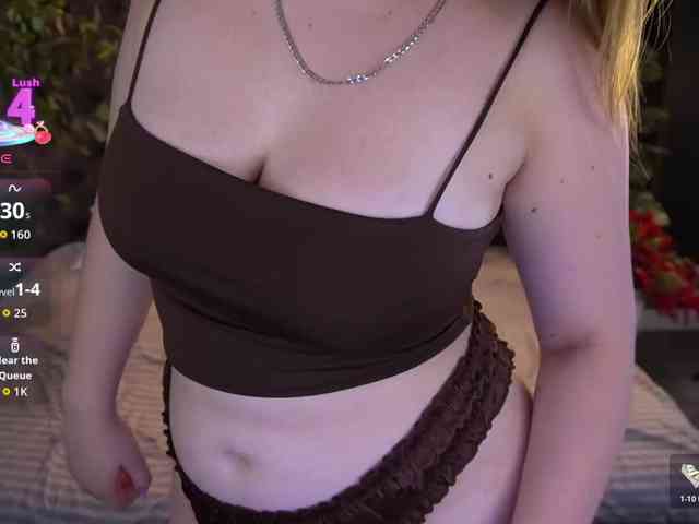 CrystallPaws bongacams live cam model