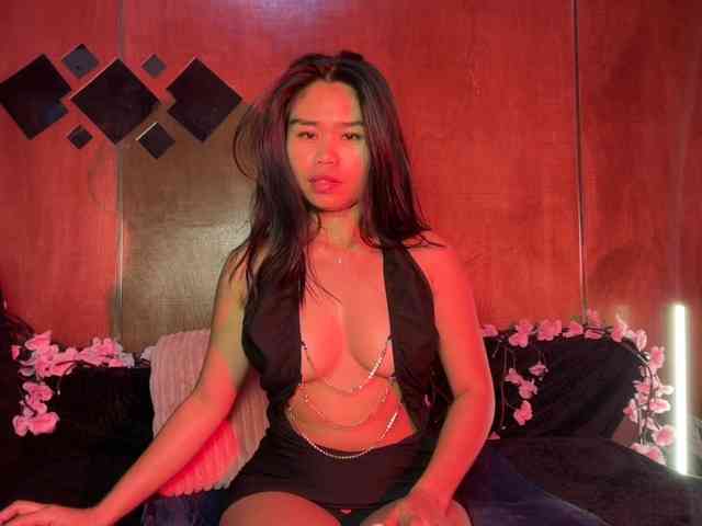 LilyJelly bongacams live cam model