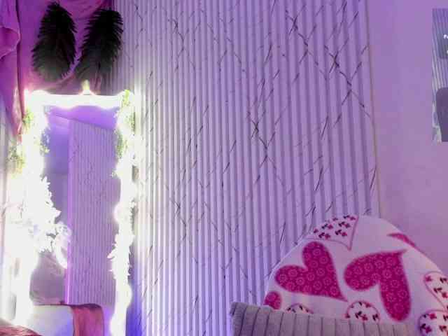 Naomy-tay1 bongacams live cam model
