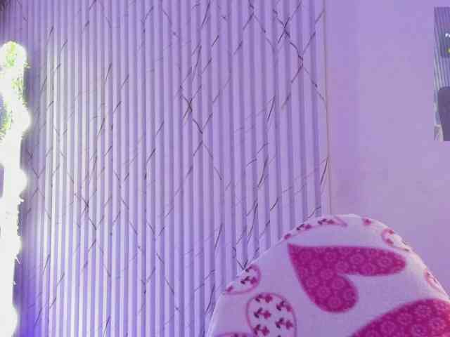 Naomy-tay1 bongacams live cam model