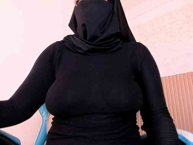 Layla-arabelle bongacams live cam model