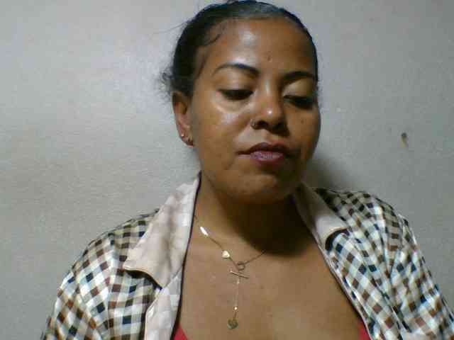 Barbie12 bongacams live cam model