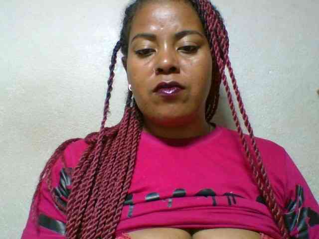 Barbie12 bongacams live cam model