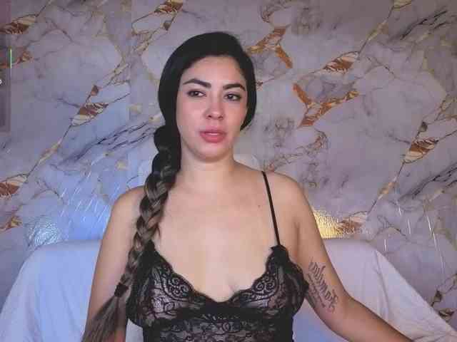 CristalHeart bongacams live cam model