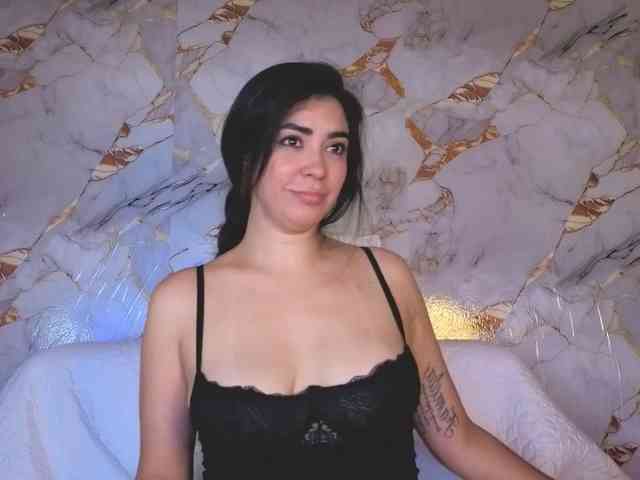 CristalHeart bongacams live cam model