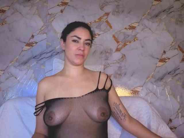 CristalHeart bongacams live cam model