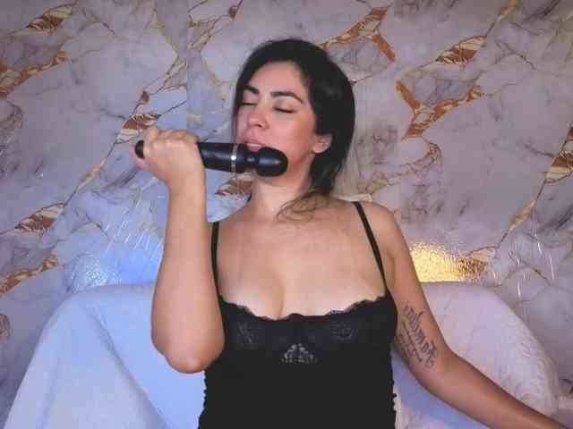 CristalHeart bongacams live cam model