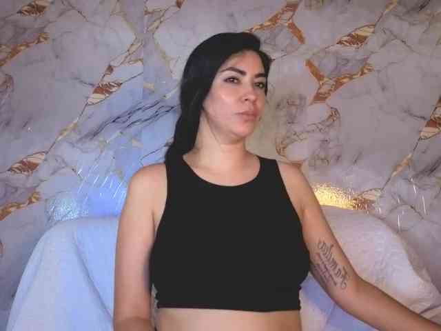 CristalHeart bongacams live cam model
