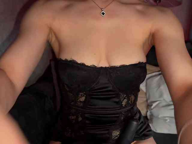 PinkFoxya bongacams live cam model