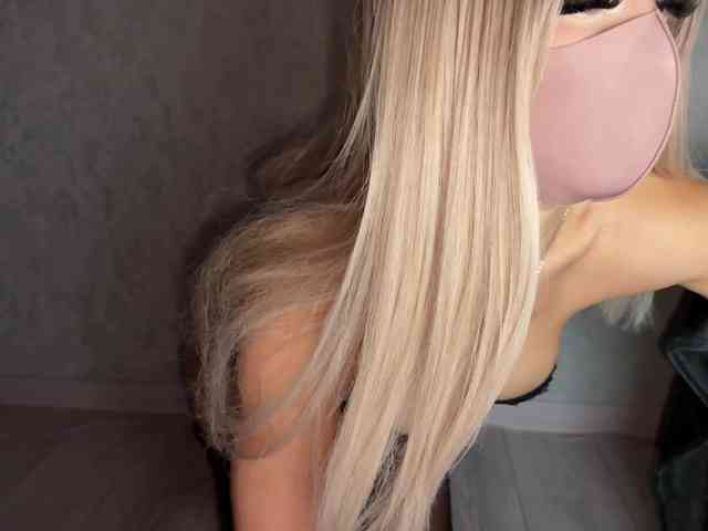 PinkFoxya bongacams live cam model