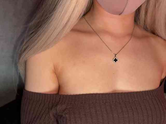 PinkFoxya bongacams live cam model
