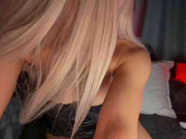 PinkFoxya bongacams live cam model