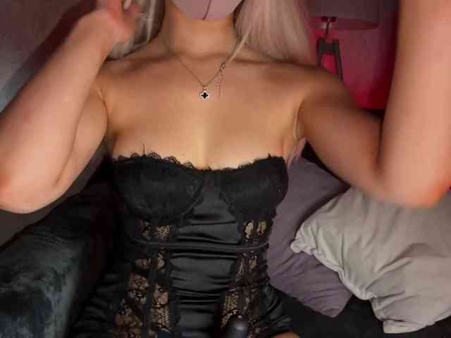 PinkFoxya bongacams live cam model