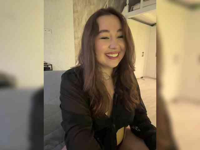 sweetie bongacams live cam model