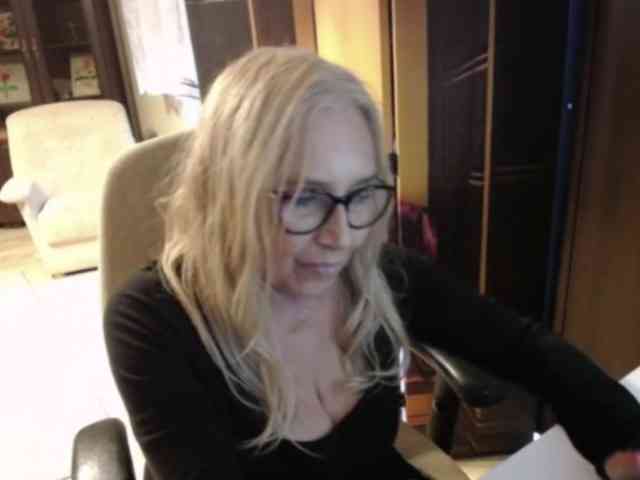 BlondeSofia bongacams live cam model
