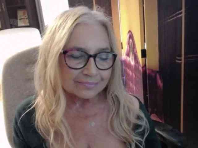 BlondeSofia bongacams live cam model