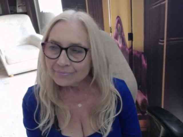 BlondeSofia bongacams live cam model