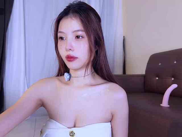 Pennycoco1 bongacams live cam model