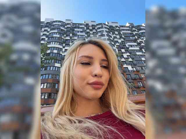 EwaBrown bongacams live cam model