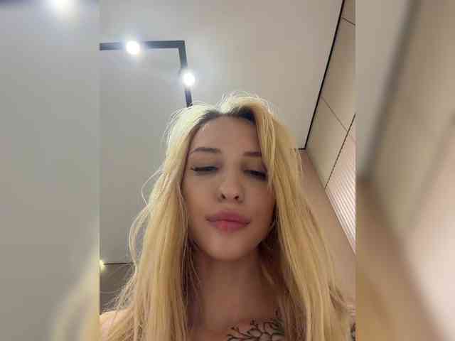 EwaBrown bongacams live cam model
