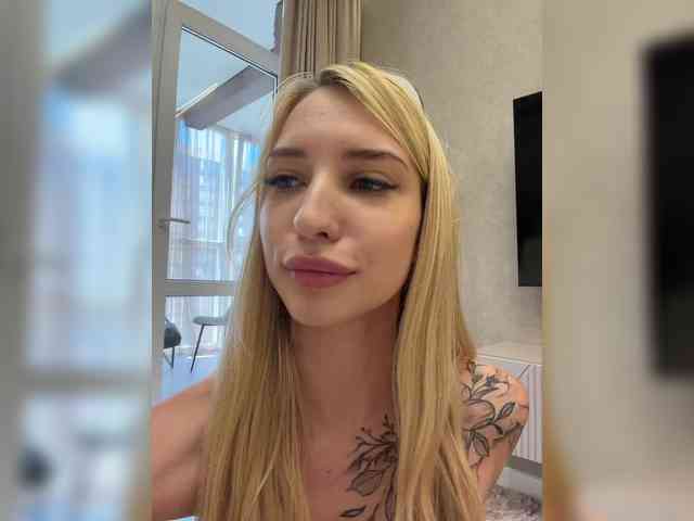 EwaBrown bongacams live cam model