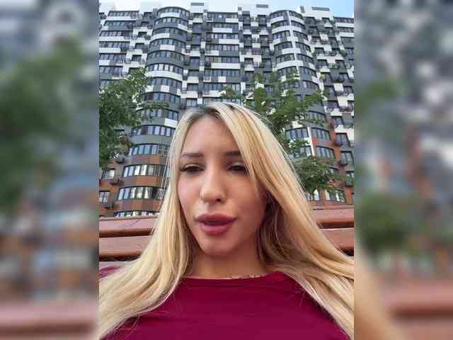 EwaBrown bongacams live cam model