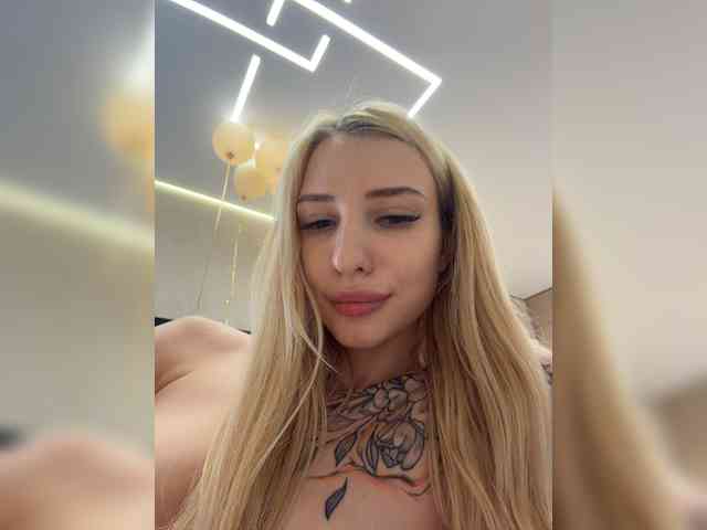 EwaBrown bongacams live cam model