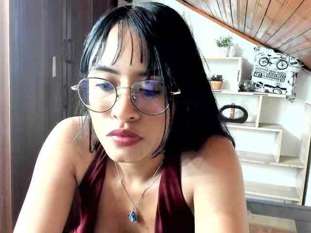 amy-lennox bongacams live cam model