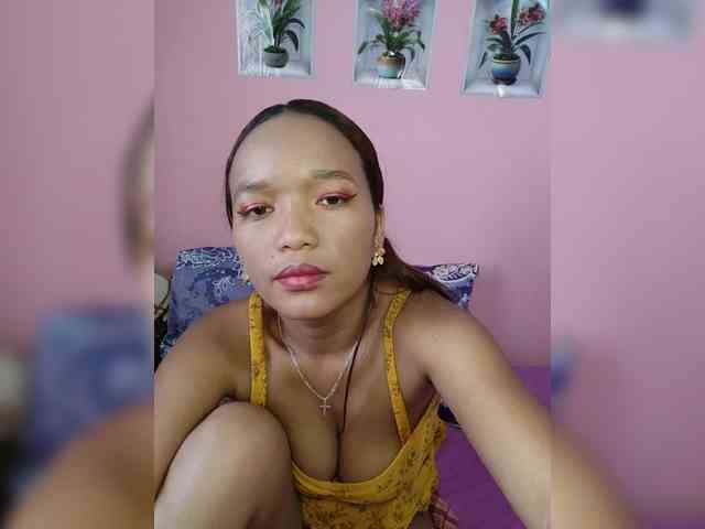 Vaninah bongacams live cam model