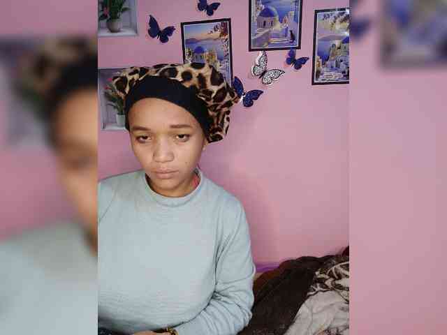 Vaninah bongacams live cam model