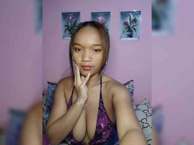 Vaninah bongacams live cam model