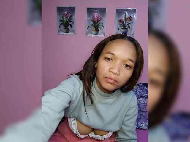 Vaninah bongacams live cam model