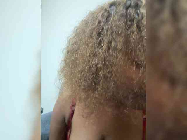 Curvy-maxy9 bongacams live cam model