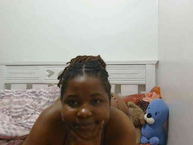 Hollymolly111 bongacams live cam model