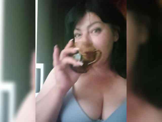 Holly-Molly69 bongacams live cam model