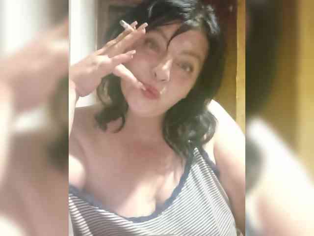 Holly-Molly69 bongacams live cam model
