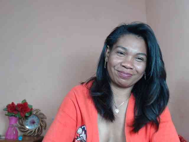 Rsylvie bongacams live cam model