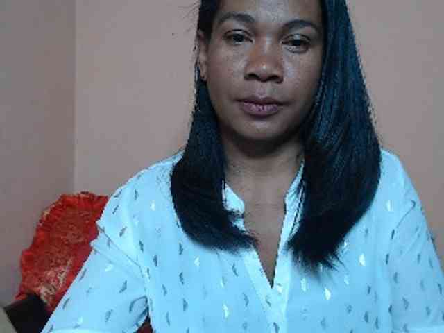 Rsylvie bongacams live cam model