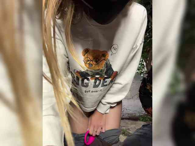 Sun-Moon bongacams live cam model