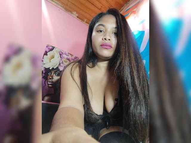 Brendah23 bongacams live cam model