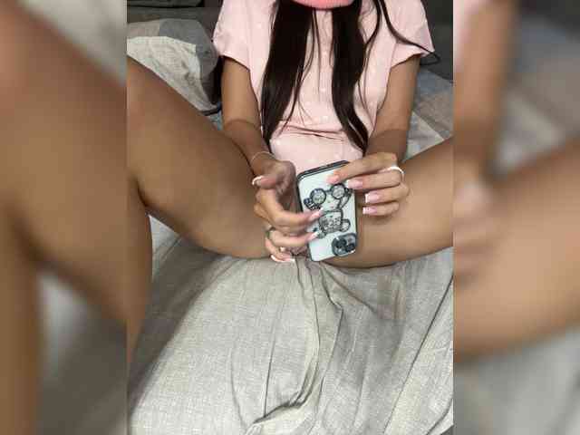 Irini bongacams live cam model