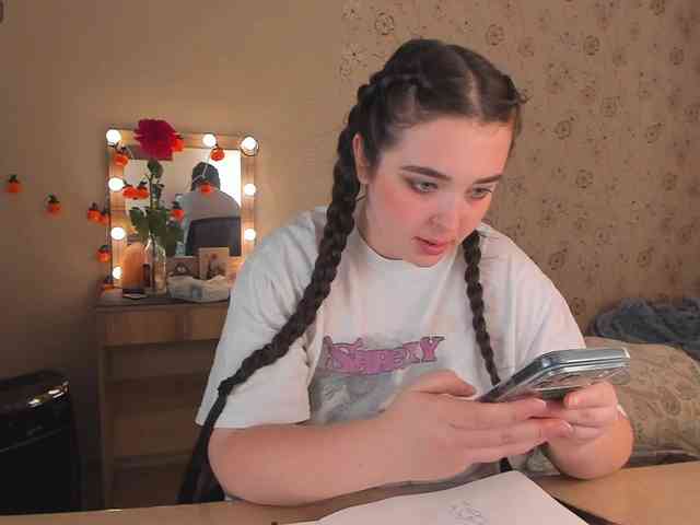 Alicenextdoor bongacams live cam model